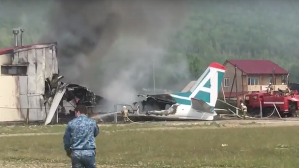 Ρωσία: Δύο νεκροί από αναγκαστική προσγείωση αεροσκάφους (vids)