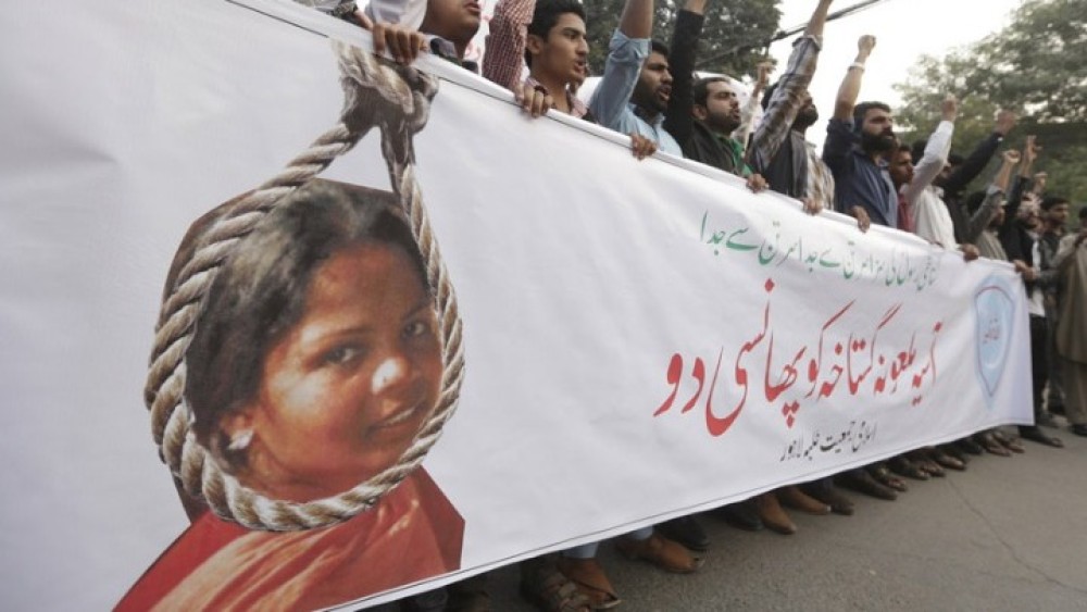 Πακιστάν: Εφυγε η χριστιανή που είχε καταδικαστεί σε θάνατο για βλασφημία