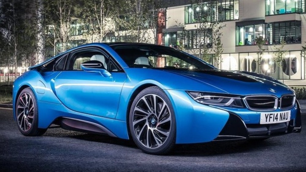 Η BMW «πατάει γκάζι» στα ηλεκτροκίνητα μοντέλα της