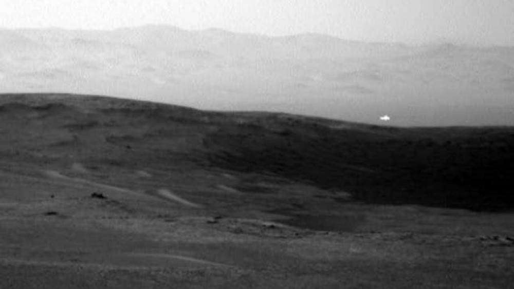 Λάμψη σε φωτογραφία από τον Άρη&#8230; ταράζει τους συνωμοσιολόγους