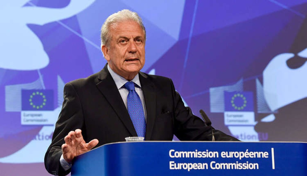 Δ. Αβραμόπουλος: Θα εξαντλήσει τη θητεία του στη Commission (video)