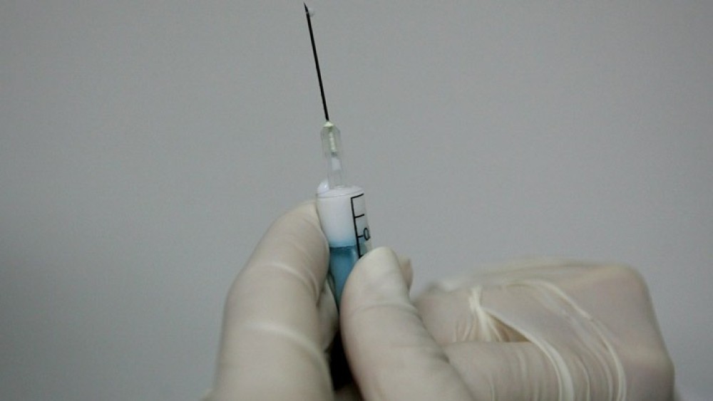 Οκτώ στους δέκα Έλληνες θεωρούν ασφαλή τα εμβόλια