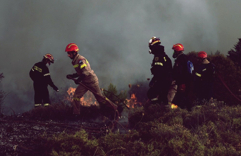 Μεγάλη πυρκαγιά σε εξέλιξη στον Μαραθώνα (video)