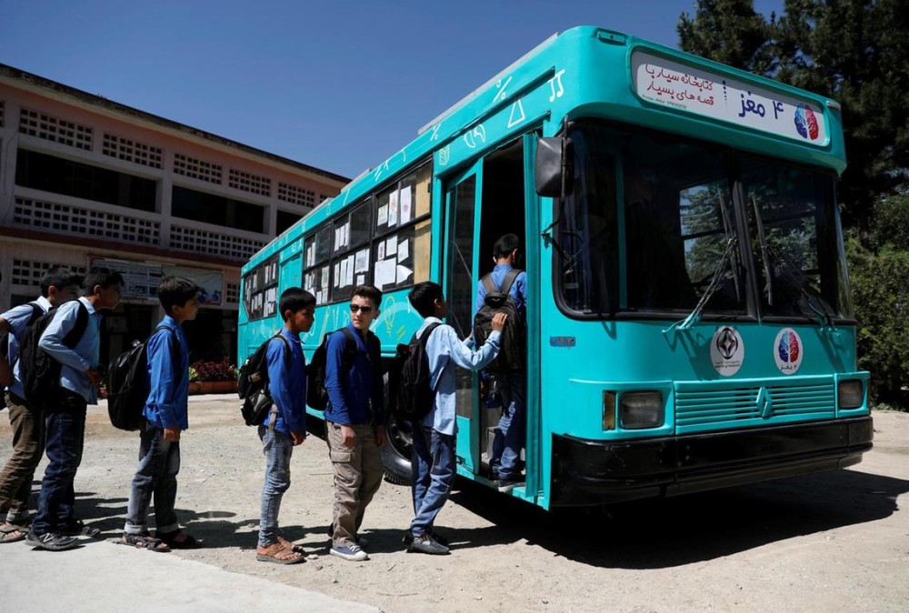 Αφγανιστάν: Λεωφορεία &#8211; κινητές βιβλιοθήκες για τα παιδιά που αγαπούν το διάβασμα