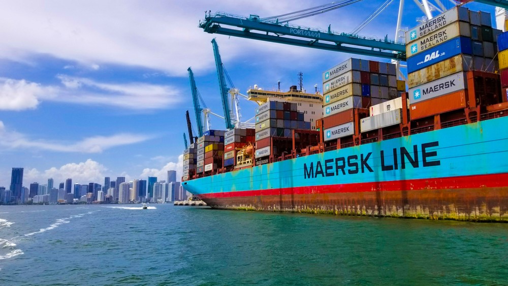 Η Maersk προειδοποιεί για πιθανό πλήγμα στις μεταφορές φορτίων