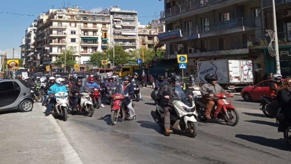 Μοτοπορεία διανομέων στο κέντρο της Θεσσαλονίκης