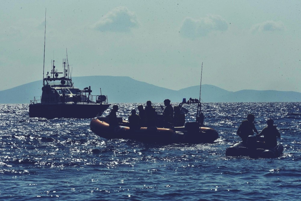 Σύγκρουση σκαφών στο Πόρτο Χέλι: Δύο νεκροί, μία σοβαρά τραυματίας