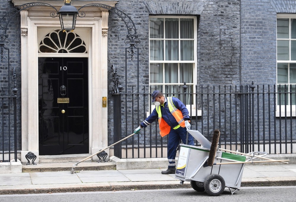 Βρετανία: Στη φόρα τα (ροζ) άπλυτα των πρωθυπουργών
