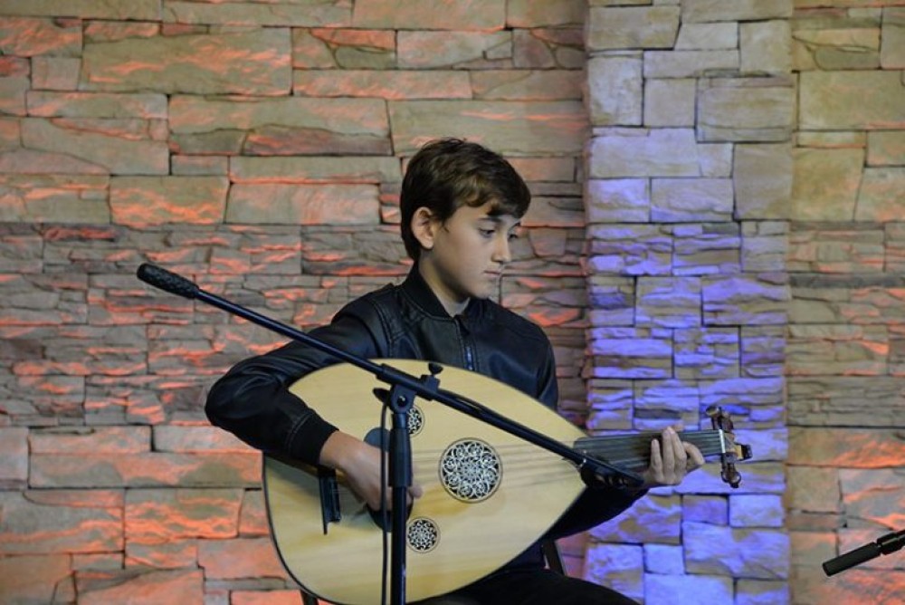Δωδεκάχρονος βραβευμένος μουσικός έγραψε βιβλίο για το ούτι στη Χαλκιδική