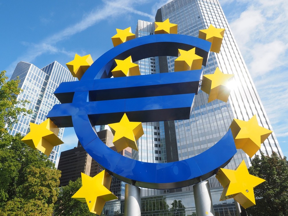 ΕΚΤ: Σταθερές οι προοπτικές της ανάπτυξης και του πληθωρισμού στην Ευρωζώνη