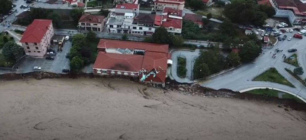 Κατέρρευσε από τις πλημμύρες τμήμα του Κέντρου Υγείας στο Μουζάκι (video)