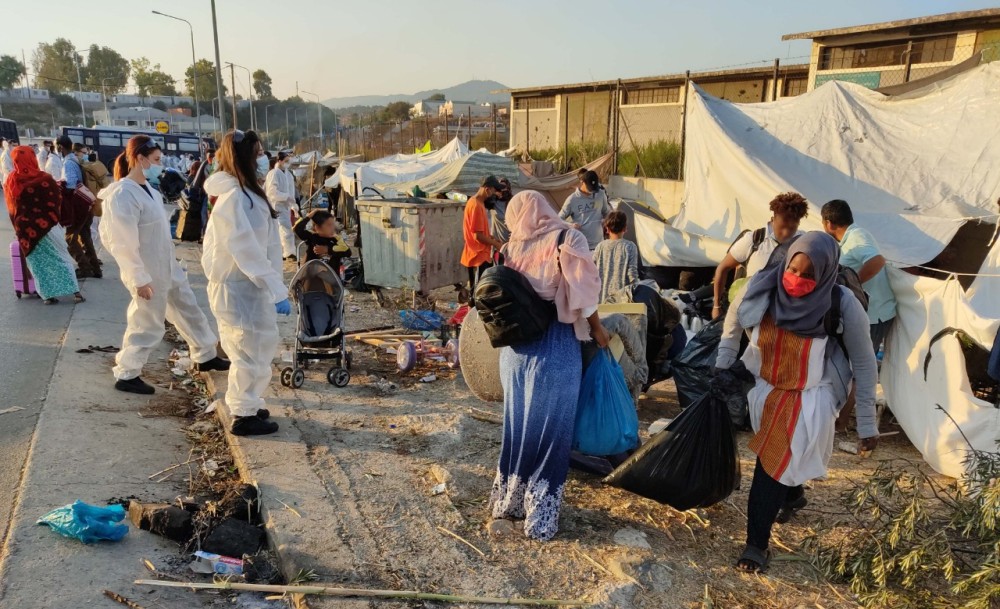 Λέσβος: Ομαλά εξελίσσεται η αστυνομική επιχείρηση για τη μεταφορά προσφύγων στο Καρά Τεπέ