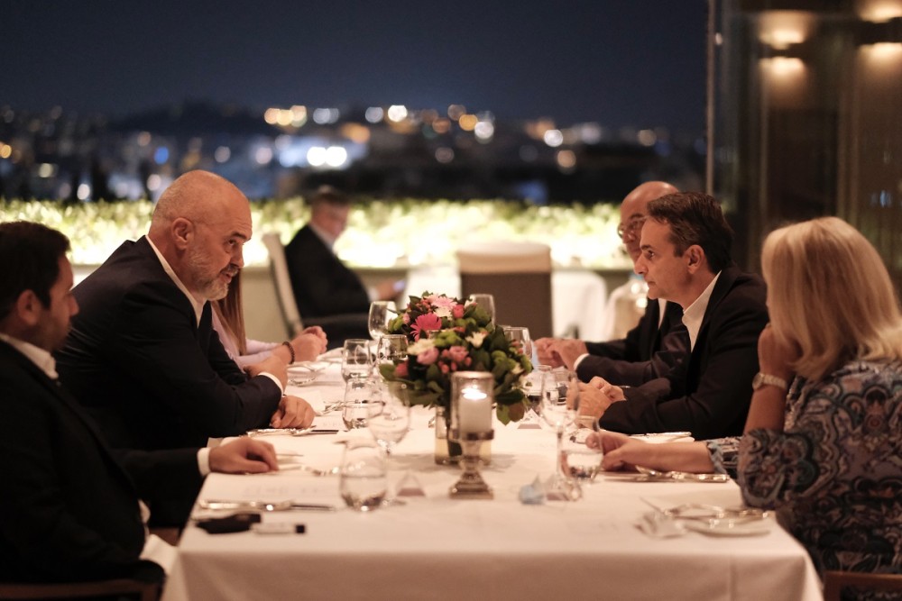 Δείπνο παρέθεσε στον Έντι Ράμα ο Πρωθυπουργός (pics)