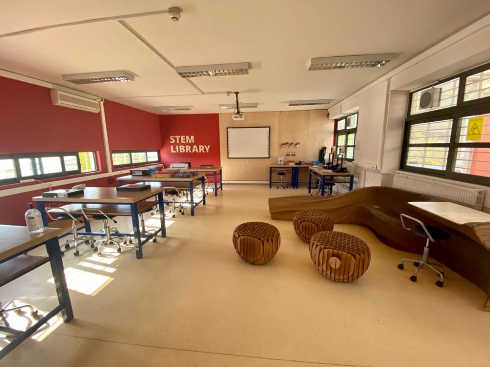 Δήμος Αθηναίων: Η πρώτη βιβλιοθήκη STEM σε σχολείο του Κολωνού