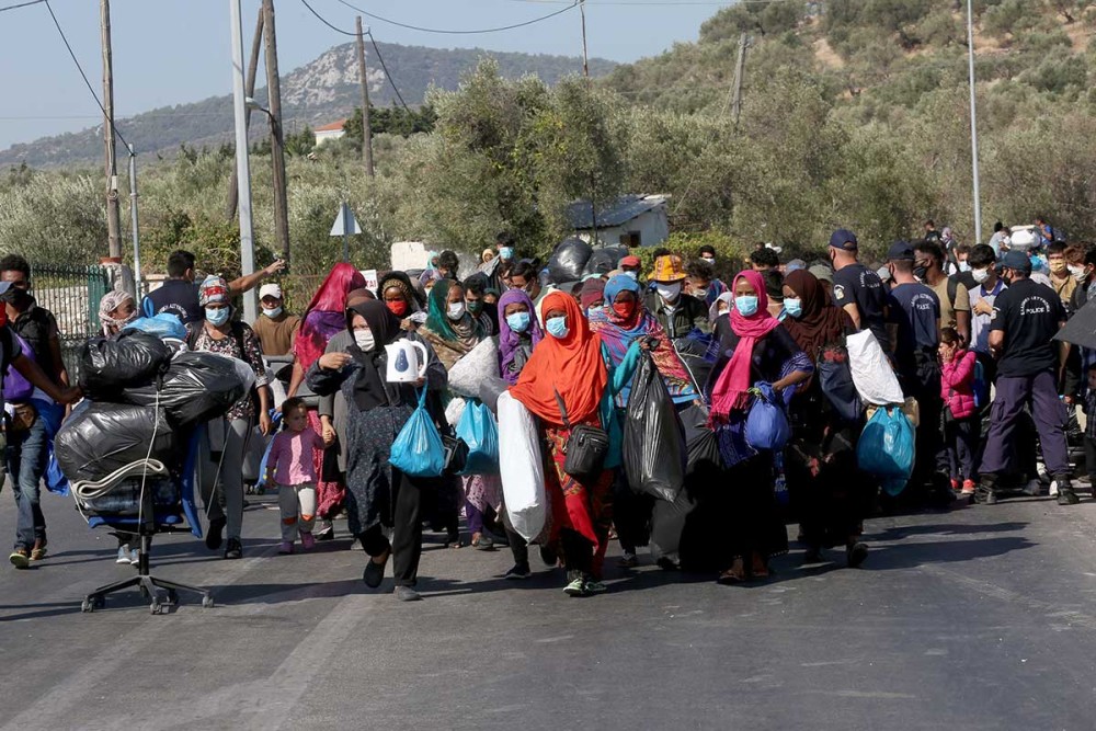 Λέσβος: Διαδήλωση μεταναστών και προσφύγων &#8211; Αρνούνται να πάνε στη νέα δομή