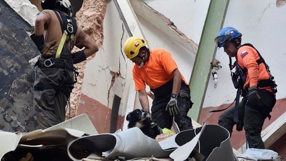 Λίβανος: Σκάβουν με γυμνά χέρια στα χαλάσματα κτιρίου όπου εντοπίστηκαν ίχνη ζωής