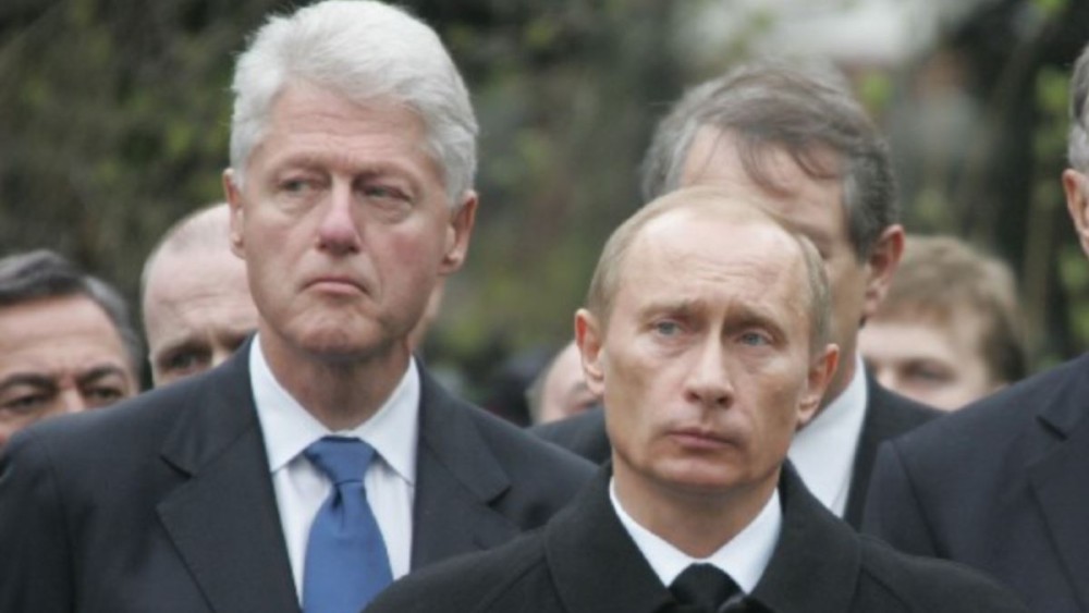 Στο φως οι απόρρητες συνομιλίες Κλίντον-Πούτιν για τη βύθιση του «Κουρσκ» το 2000