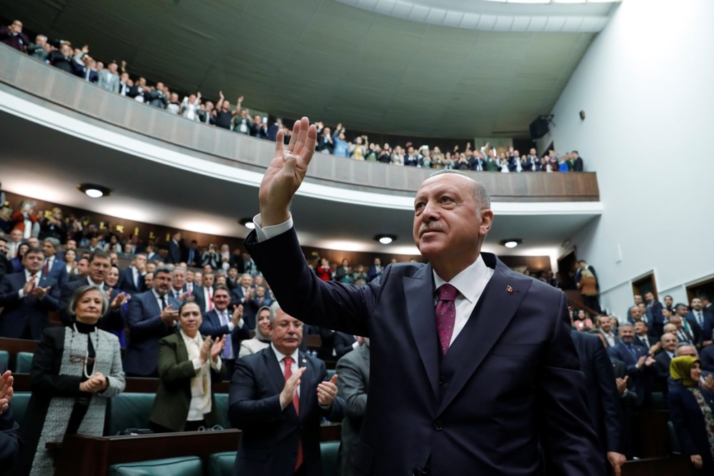 Νέα πρόκληση από την Τουρκία: Υπουργός του Ερντογάν παρουσιάζει το μισό Αιγαίο δικό τους