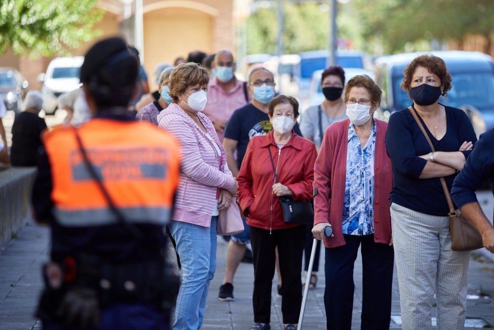 Κορωνοϊός: Προς νέα μέτρα-Απαγόρευση κυκλοφορίας και μάσκα παντού