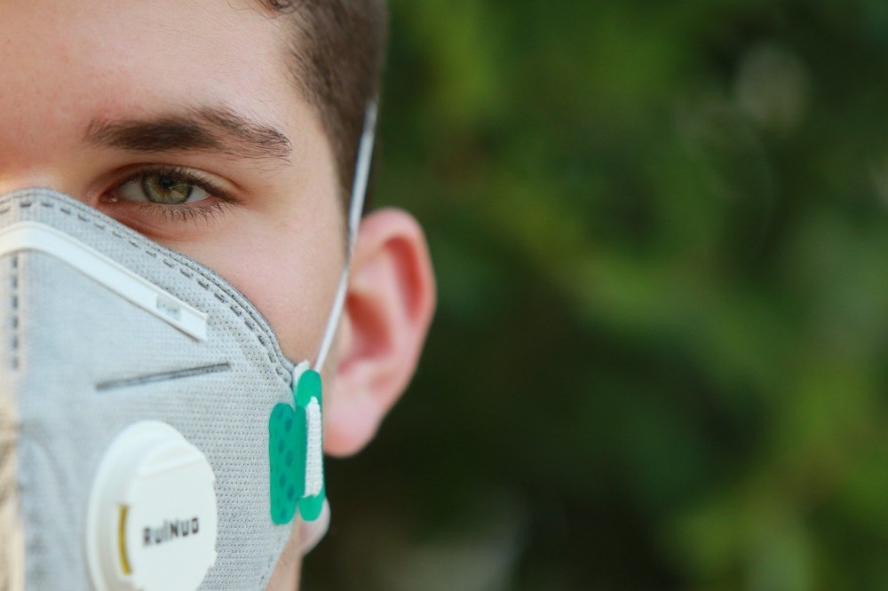 Κορωνοϊός: Στο ρόλο της μάσκας εστιάζουν οι ειδικοί-Φόβοι για 2.000 κρούσματα ημερησίως