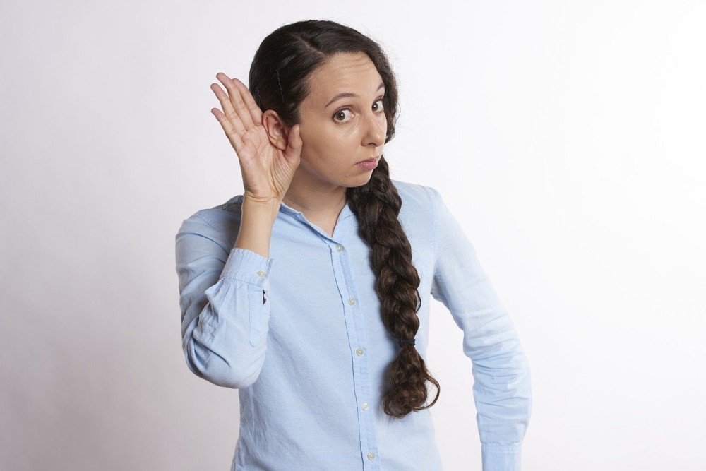 Μόνιμη απώλεια ακοής ενδέχεται να προκαλεί ο κορωνοϊός
