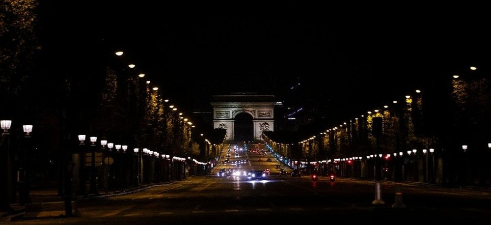 Νεκρή πόλη το Παρίσι: Άδειοι οι δρόμοι λόγω κορωνοϊού
