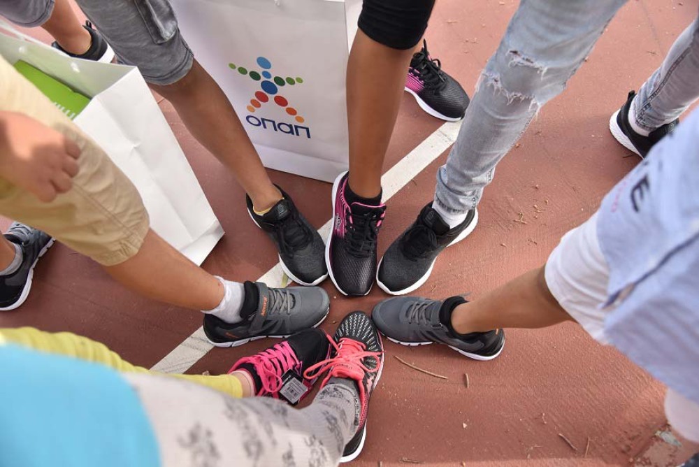 Ο ΟΠΑΠ προσφέρει 4.000 παπούτσια σε παιδιά που έχουν ανάγκη