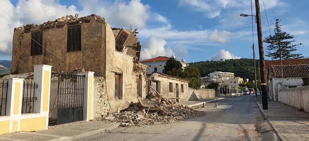Σάμος: Mεγάλες ζημιές σε παλαιά κτίρια και μικροτραυματισμοί από τα 6,7 Ρίχτερ (live)