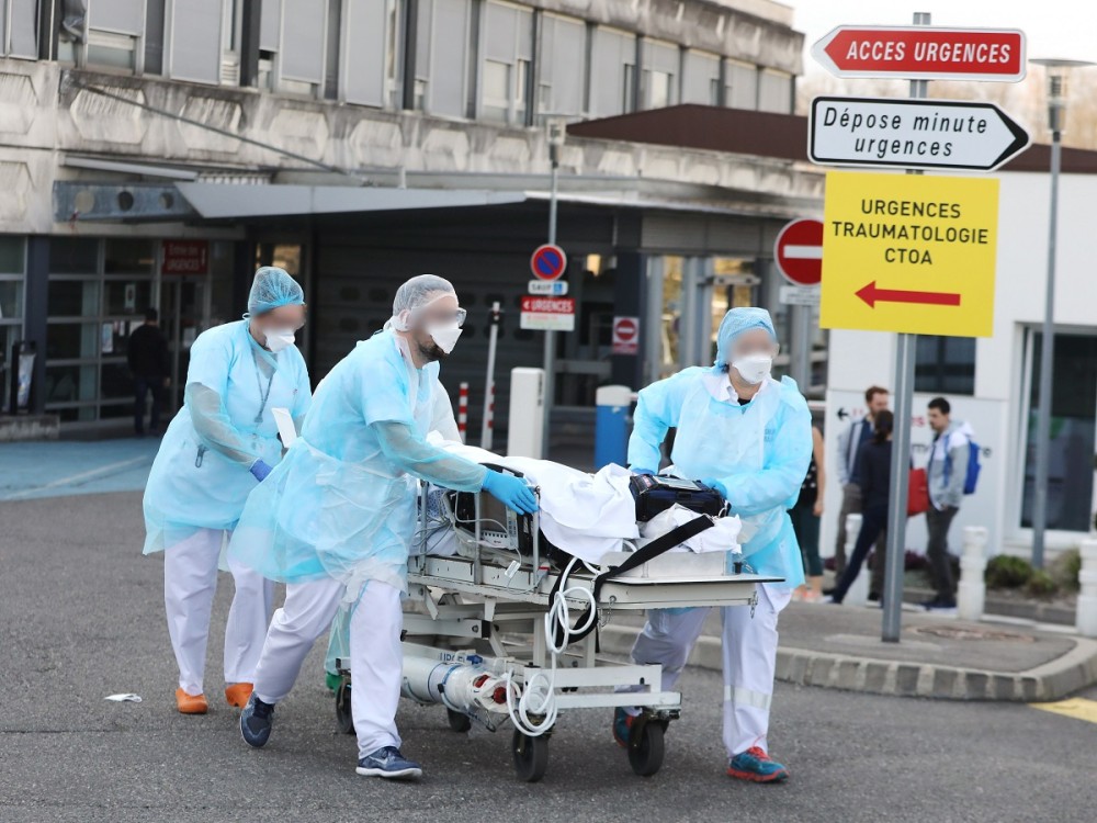 Γαλλία &#8211; Kορωνοϊός: Περισσότεροι από 850 οι ημερήσιοι θάνατοι