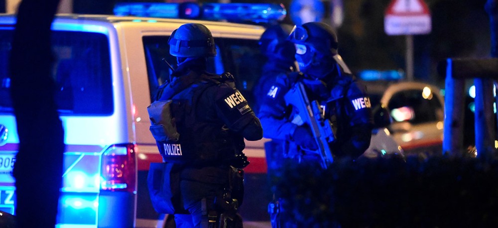 Τρόμος στη Βιέννη: Νεκροί και τραυματίες από ένοπλη επίθεση σε συναγωγή