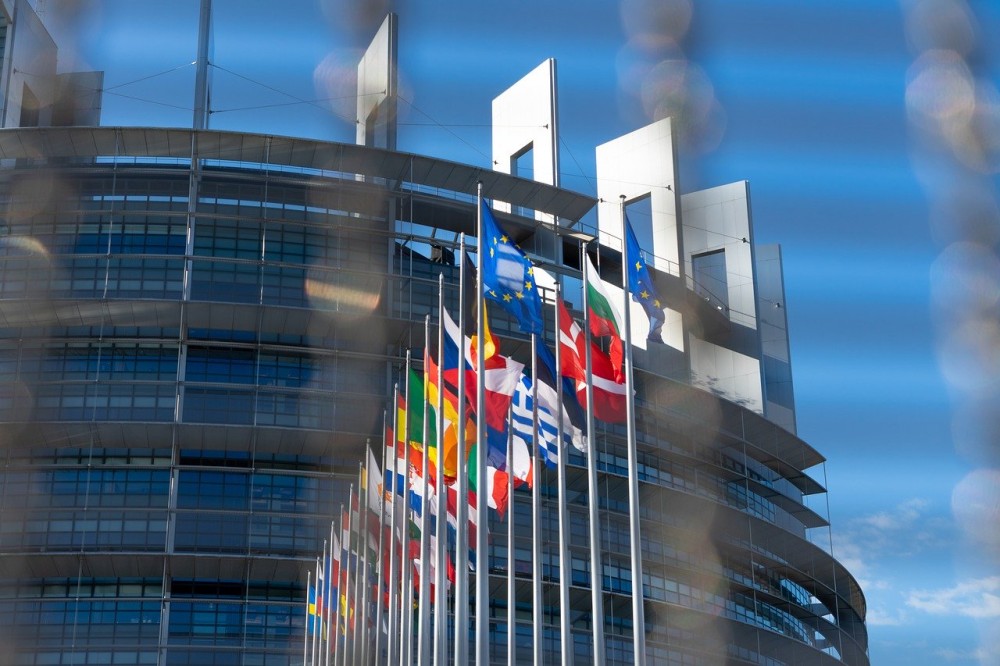 Η νόσος covid-19 διαλύει τις οικονομίες των κρατών της ΕΕ
