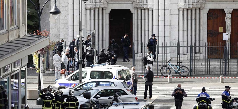 Επίθεση με 3 νεκρούς στη Γαλλία-Μία γυναίκα αποκεφαλίστηκε: Στον τόπο της επίθεσης ο Μακρόν