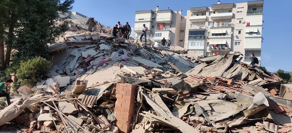 Τουρκία: 42 νεκροί και 896 τραυματίες από τον σεισμό