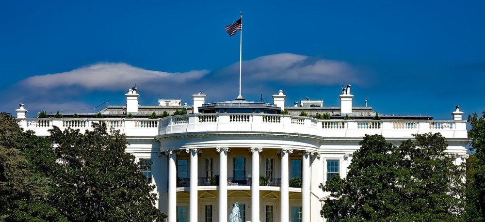 ΗΠΑ: Τον Λευκό Οίκο «χτύπησε» ο κορωνοϊός
