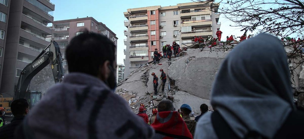 Τουρκία &#8211; σεισμός: Ολονύχτια μάχη στα συντρίμμια