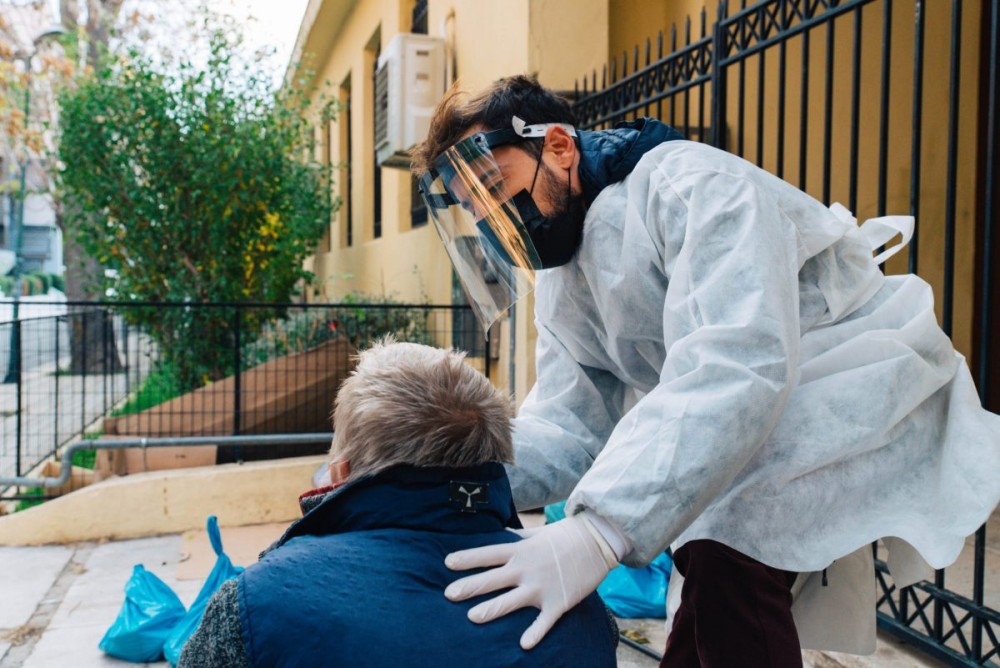 Δήμος Αθηναίων: Rapid test για κορωνοϊό και θερμομετρήσεις σε άστεγους