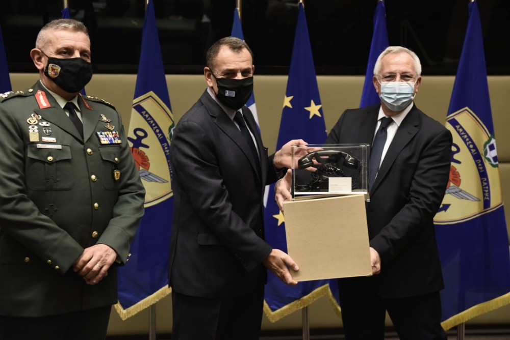 Δωρεά 500.000 ευρώ της COSMOTE στις Ένοπλες Δυνάμεις
