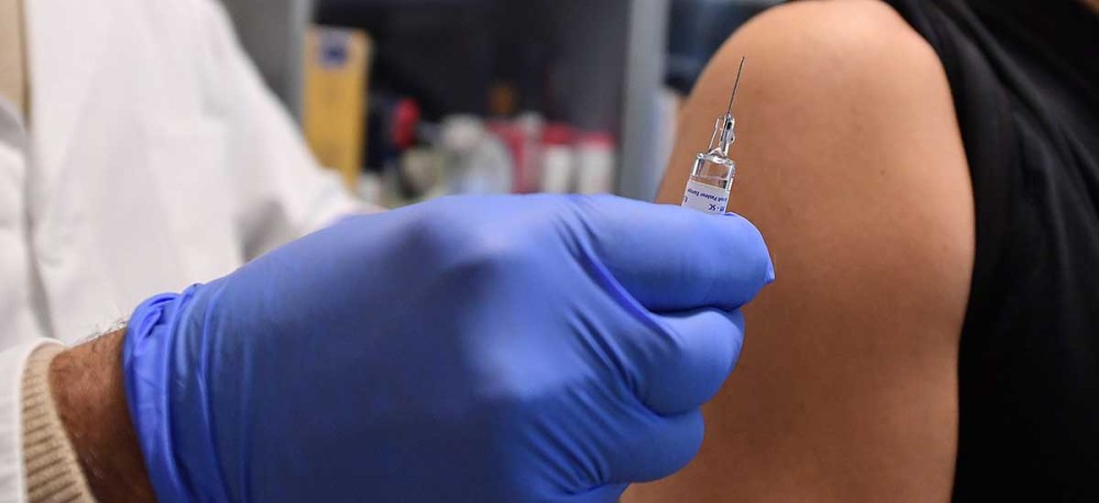 Κορωνοϊός-Εμβόλια: Επιταχύνονται διαδικασίες παντού στον κόσμο