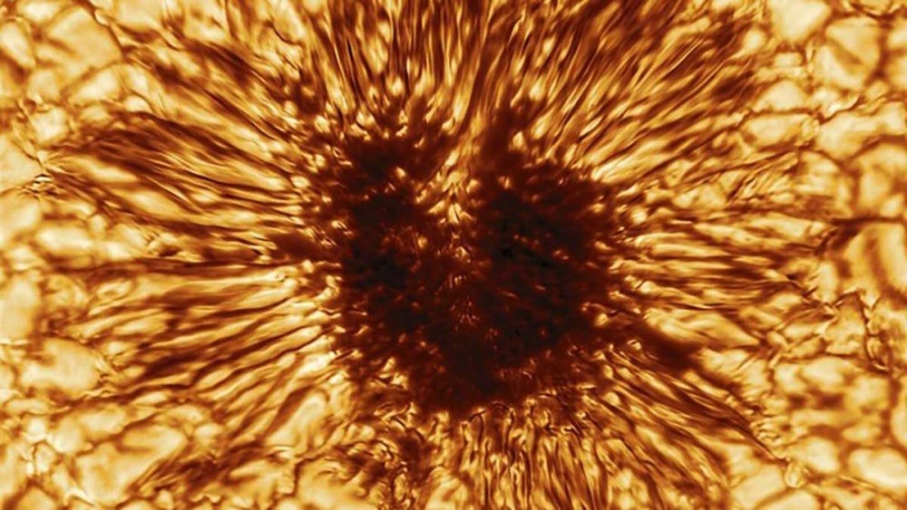 Δείτε την εντυπωσιακή φωτογραφία ηλιακής κηλίδας-Μεγαλύτερη από τη Γη