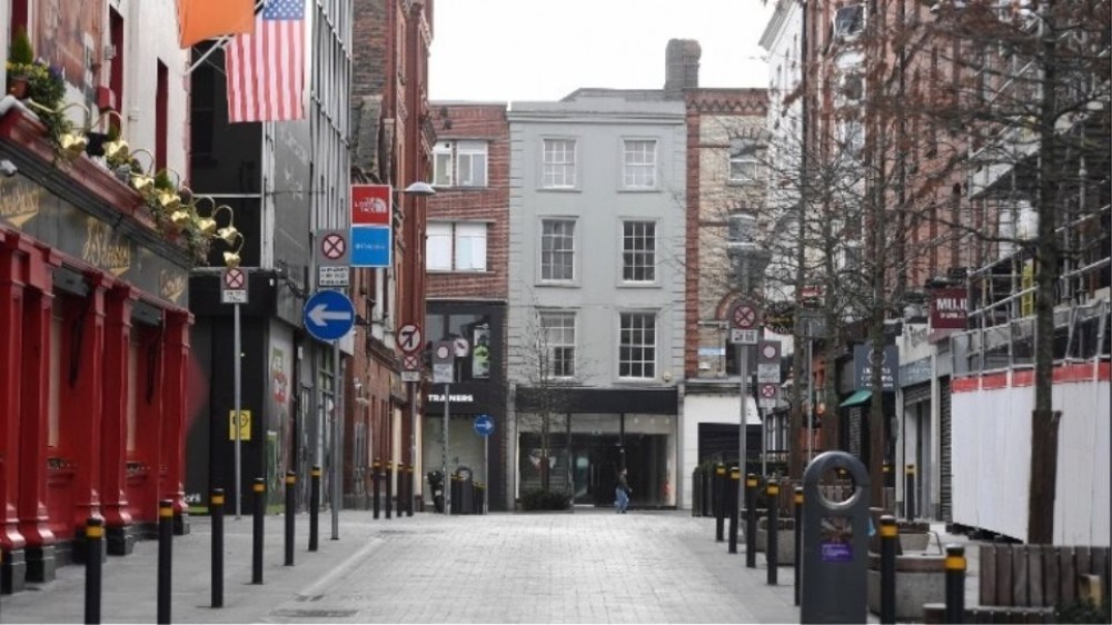 Ιρλανδία: Ανοίγουν καταστήματα, εστιατόρια και γυμναστήρια ενόψει των Χριστουγέννω