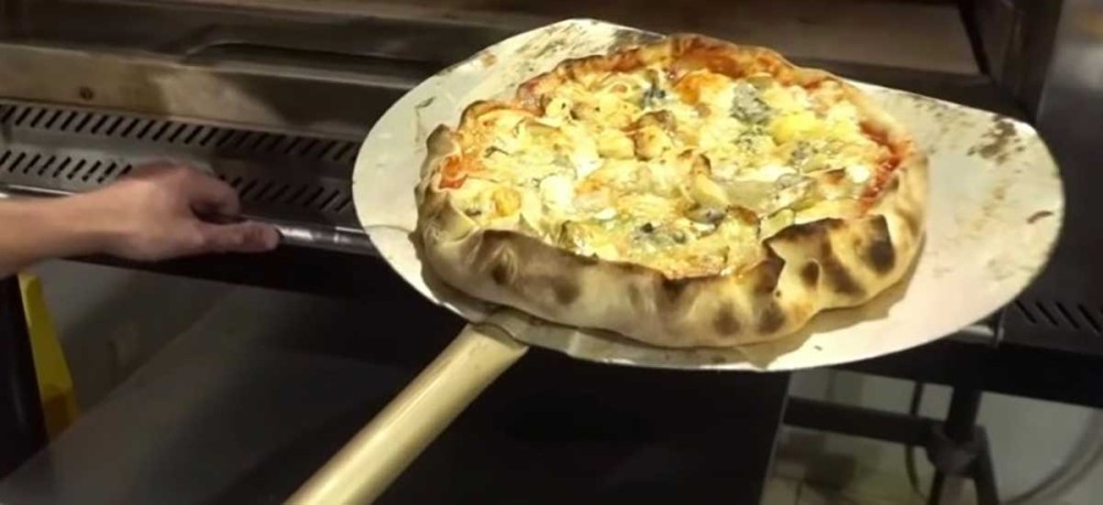 Γάλλος σεφ κατέρριψε ρεκόρ Γκίνες με πίτσα 254 τυριών