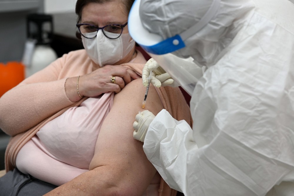Κορωνοϊός: Πότε ξεκινάει  ο εμβολιασμός στον γενικό πληθυσμό