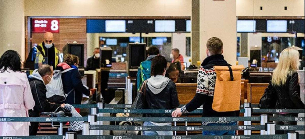 Γερμανία: Δεκάδες επιβάτες πτήσεων από Βρετανία αποκλείστηκαν σε αεροδρόμια
