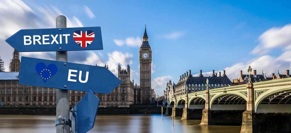 Brexit: Αύριο η ενημέρωση στους πρεσβευτές από τον Μπαρνιέ