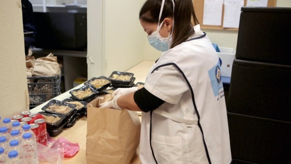 Δήμος Αθηναίων: Μοιράστηκαν 1200 γιορτινά γεύματα