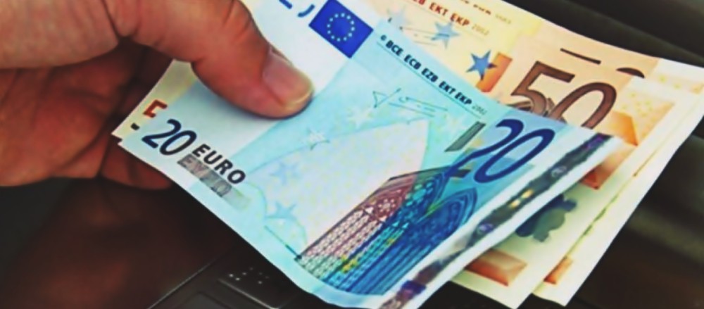 Επίδομα 800 ευρώ: Πότε θα πιστωθεί στους δικαιούχους