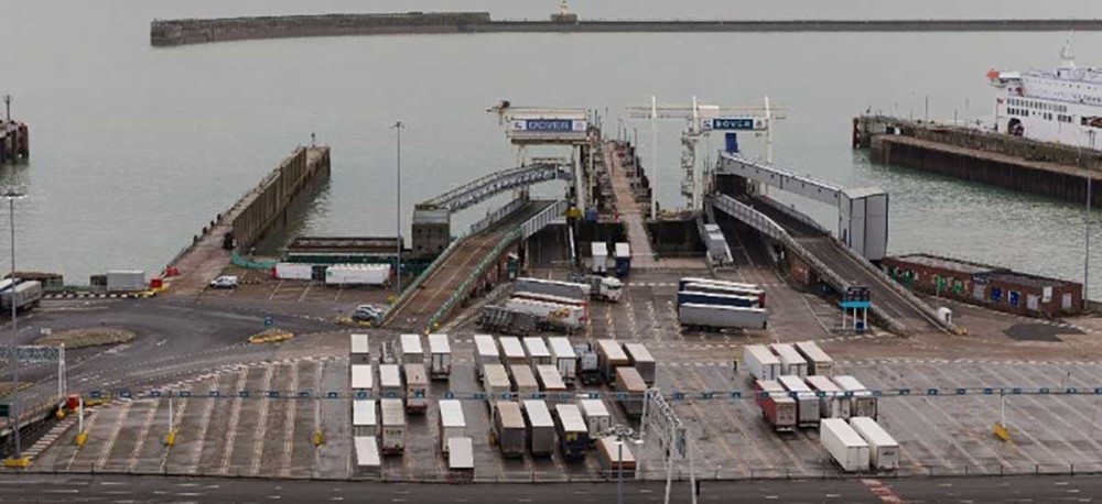 Συμφωνία Βρετανίας-Γαλλίας: Ξαναρχίσει η κίνηση φορτηγών-Ανοίγει το λιμάνι του Ντόβερ