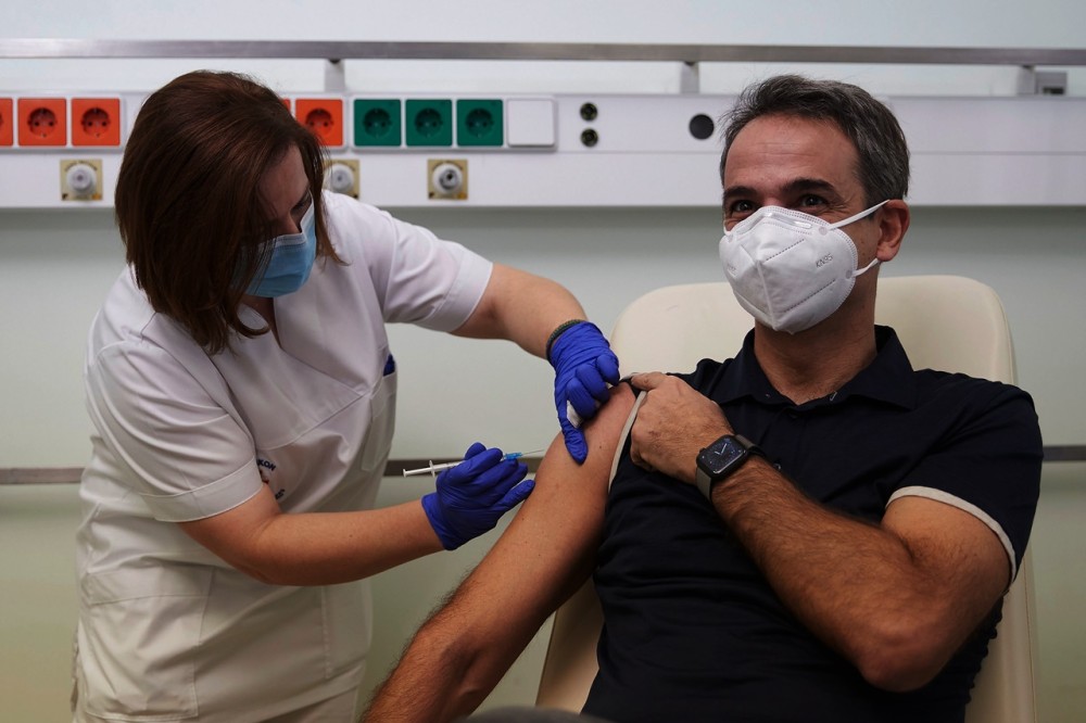 Κορωνοϊός: Εμβολιάστηκε ο πρωθυπουργός Κυριάκος Μητσοτάκης