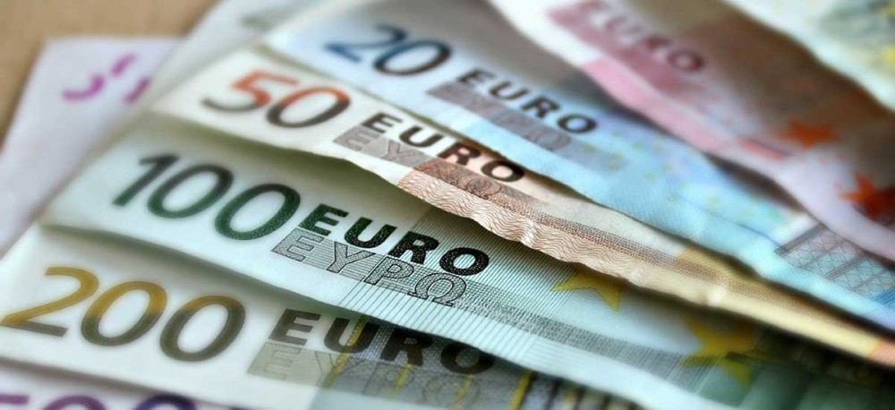 ΟΑΕΔ: Λήγει στις 17&#x2F;12 η προθεσμία για τα 400 ευρώ-Το 63% των δικαιούχων έχουν υποβάλει ΙΒΑΝ