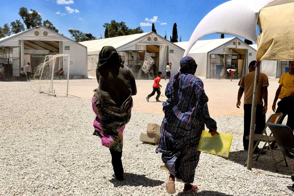 Μειώθηκαν οι εκκρεμείς αιτήσεις ασύλου και οι πρόσφυγες στα ΚΥΤ των νησιών